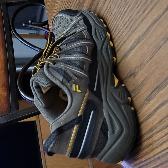 NEW FILA RUNNING SHOES - Picture 4 of 4